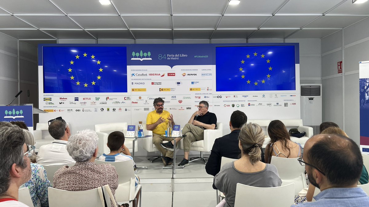 🇪🇺¿Están los valores europeos y democráticos en peligro?

Guillermo Altares y Sergio del Molino conversan en torno a su libro ‘Dos tardes con Joseph Roth’ sobre la existencia de paralelismos de la Europa de Roth y la actual.

📍Pabellón Europa

#NuevaYorkSeEscribeEnEspañol