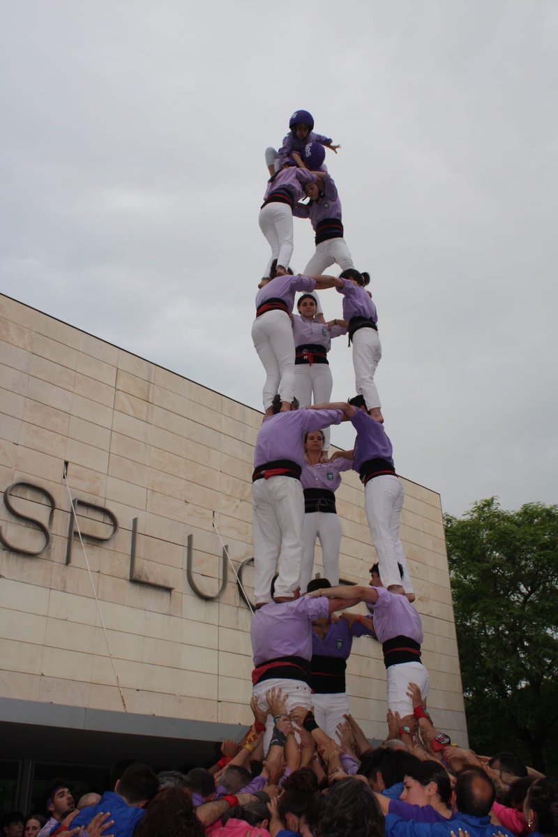 Castellers de Cornellà (@castcornella) on Twitter photo Ahir vam actuar a Esplugues!😍
Hi vam portar un pd4cam, 4d7a, 4d7, 3d7, pd5 i 2pd4 de sortida.
Moltes gràcies <a href="/Cargolins/">Castellers d'Esplugues</a> 💙 i <a href="/sommagentes/">Castellers de Sant Feliu</a> 🩷 per l’ajuda a pinyes i el bon ambient!🥳
No pareeeeem! D’aquí res tenim Corpus i TOTHOM ÉS NECESSARI!💜
#infinitamentliles ♾️ Ahir vam actuar a Esplugues!😍
Hi vam portar un pd4cam, 4d7a, 4d7, 3d7, pd5 i 2pd4 de sortida.
Moltes gràcies <a href="/Cargolins/">Castellers d'Esplugues</a> 💙 i <a href="/sommagentes/">Castellers de Sant Feliu</a> 🩷 per l’ajuda a pinyes i el bon ambient!🥳
No pareeeeem! D’aquí res tenim Corpus i TOTHOM ÉS NECESSARI!💜
#infinitamentliles ♾️