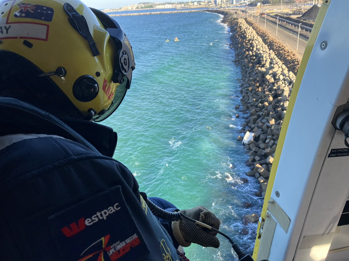 #SEARCH Multiple agencies responded to capsized boat Port Kembla. Lifesaver 21 tasked to assist <a href="/MarineCommand/">Marine Area Command</a>, <a href="/slsnsw/">Surf Life Saving NSW</a> &amp; <a href="/MarineRescueNSW/">Marine Rescue NSW</a>. One person still missing. Search to recommence in morning. 

Thoughts with all. 

amp.abc.net.au/article/105363…

#lifesaverhelo <a href="/abcnews/">ABC News</a>