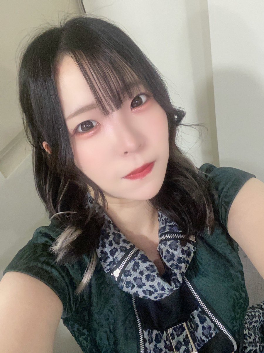 mistFES 2日間ありがとう❕

4本全部見てくれた人も、少しでもアディを見たいって足を運んでくれた人も、本当にありがとう。
ステージから見えた笑顔や視線、一つひとつがすごく嬉しくて、また会いたいって心から思った🫶✨

来週も名古屋行きます🎤🔥
次も最高の時間にしようね💫