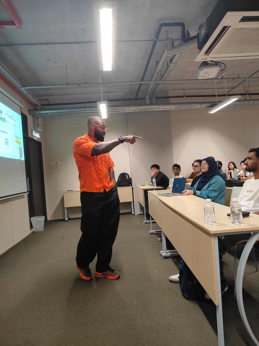Joojo_Dontoh's tweet image. Spent part of the week inspiring others to start their engineering journey, and the other part inspiring myself to continue mine.