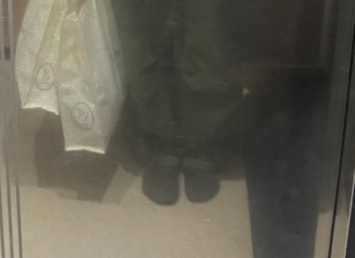 아진짜 개웃겨 양말만 신고 나간거 아냐 ? ㅜㅜ