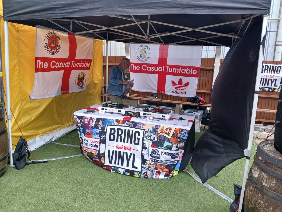 The Leighton Buzzard Record Fair is in full flow at <a href="/LB_Beer/">Leighton Buzzard Brewing Co</a> taproom.
Come and join us and purchase some vinyl from <a href="/Dan_Taylor79/">Peppermintstore Records</a> and Red Wolf Records listen to some great music from Casual Turn Table or bring your own vinyl.
The weather is good and the bar is open.