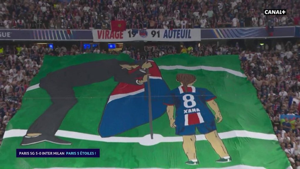 Aunque ayer no t importara la Final,aunque no t gustara el Psg,creo q este detalle nos emociono a tod@s un poquito.
Esto tambien Futbol,esto es Sentimiento y Pasion.
#TodosSomosTeamLuisErique #TodossomosXana