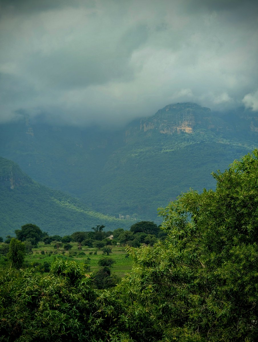 Nakapiriprit

Uganda is such a beautiful place!
