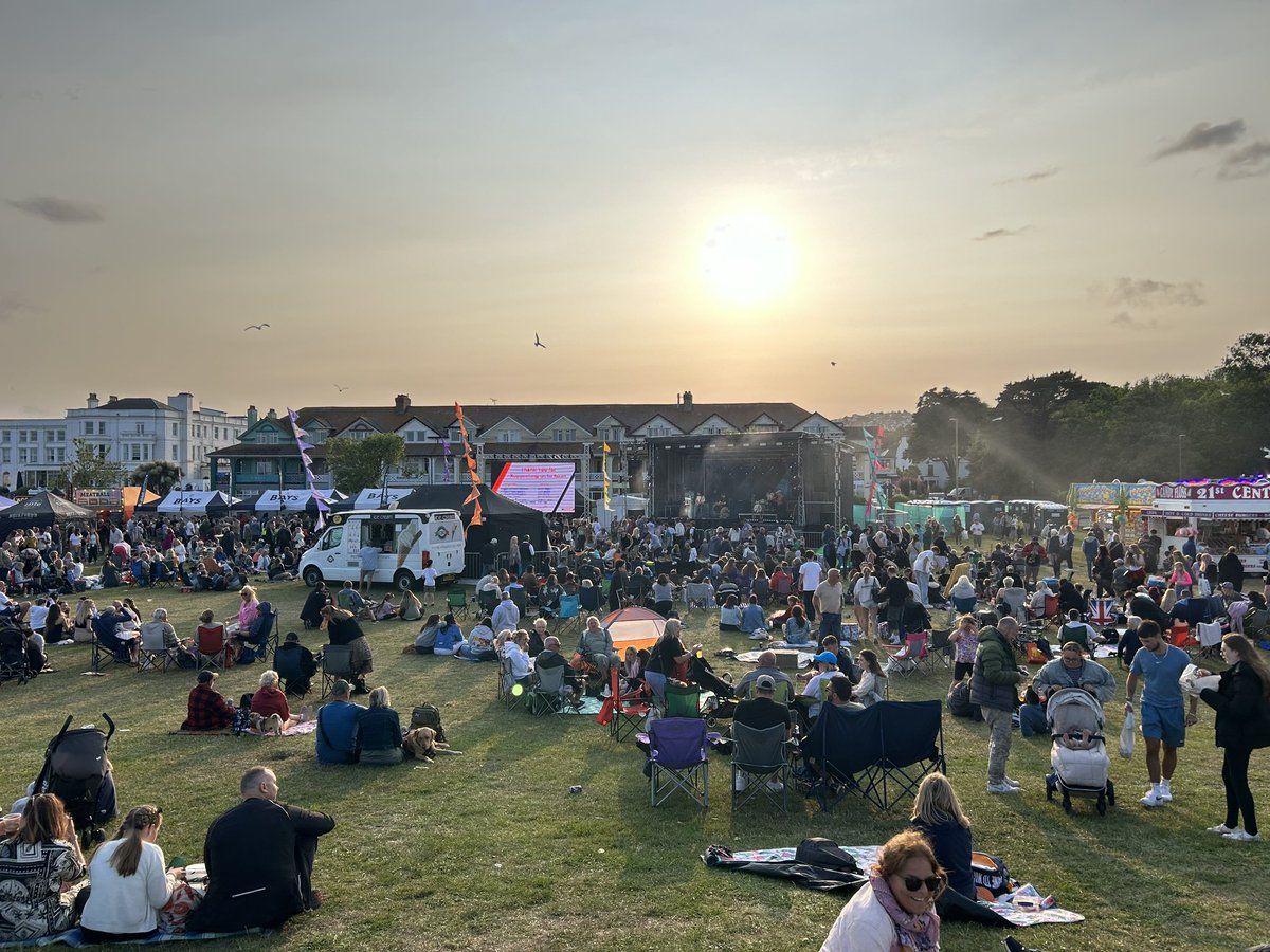 DCP South Devon Specials (@southdevon_sc) on Twitter photo Our team are out and about at the <a href="/RivieraAirshow/">English Riviera Airshow</a> this weekend on foot helping keep everyone #safe and dealing with any issues that arise. Great turn out and a fantastic atmosphere and show. Come and say hello! 🙋♂️ <a href="/TorquayPolice/">Torquay Police</a> <a href="/PaigntonPolice/">Paignton Police</a> Our team are out and about at the <a href="/RivieraAirshow/">English Riviera Airshow</a> this weekend on foot helping keep everyone #safe and dealing with any issues that arise. Great turn out and a fantastic atmosphere and show. Come and say hello! 🙋♂️ <a href="/TorquayPolice/">Torquay Police</a> <a href="/PaigntonPolice/">Paignton Police</a>