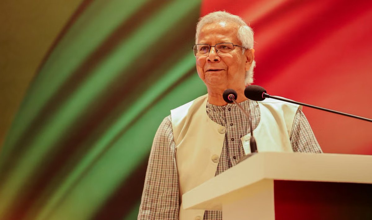 بھارت کی چھٹی، بنگلا دیش نے چین سے رجوع کر لیا
بڑے پیمانے پر چینی سرمایہ کاری بنگلا دیش کے لیے گیم چینجر ثابت ہو گی۔  چینی کمپنیاں دنیا میں مینوفیکچرنگ کی ماہر ہیں اور ہم آپ کے ساتھی بننا چاہتے ہیں۔
چیف ایڈوائزر ڈاکٹر محمدیونس کا چین بنگلہ دیش سرمایہ کاری و تجارتی کانفرنس سے خطاب