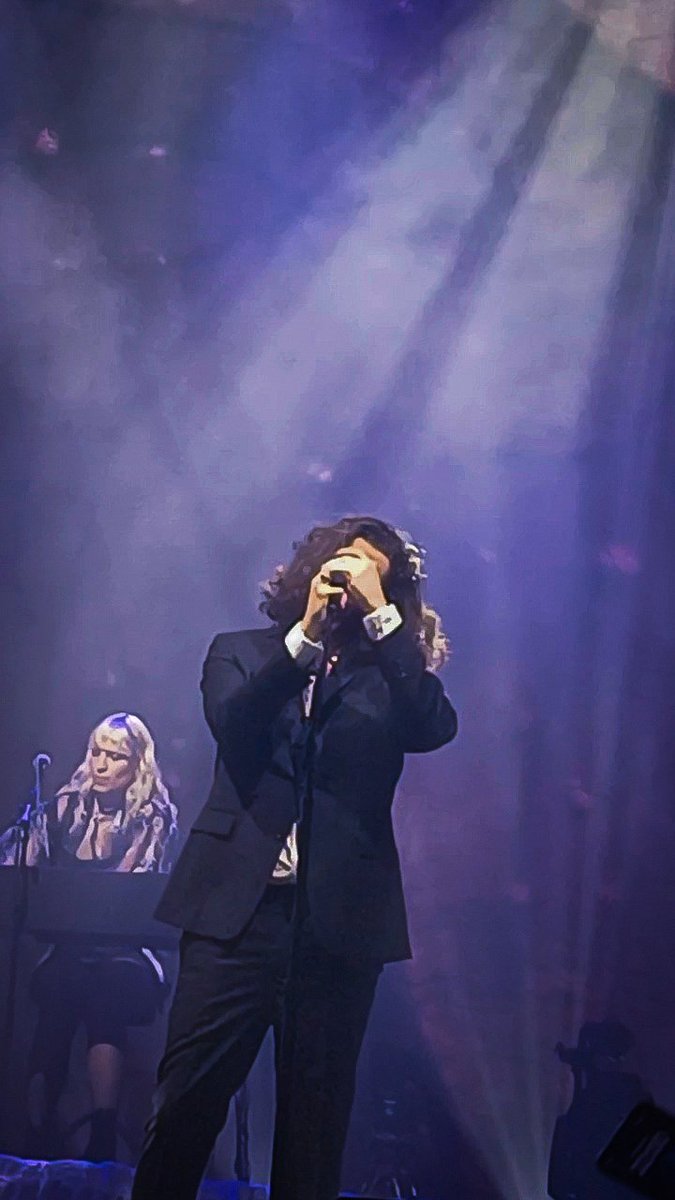 marveload's tweet image. pictures of Hozier you haven&apos;t seen bc i took them

not the best quality, my phone didn&apos;t help much, lol