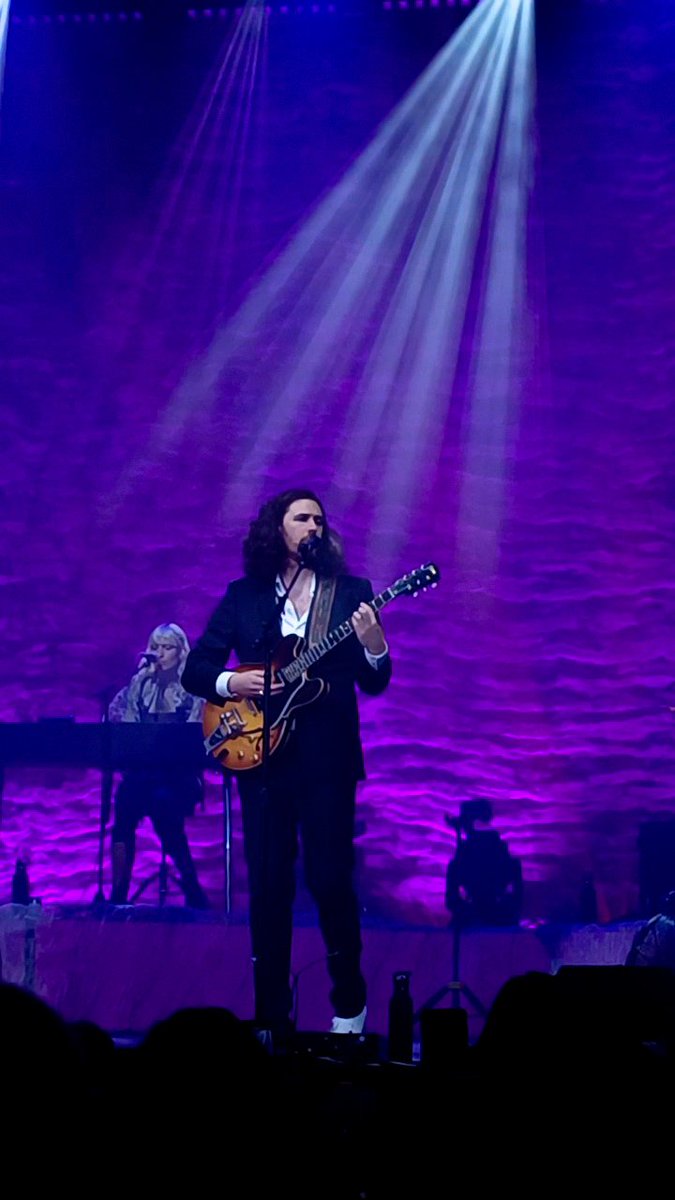 marveload's tweet image. pictures of Hozier you haven&apos;t seen bc i took them

not the best quality, my phone didn&apos;t help much, lol