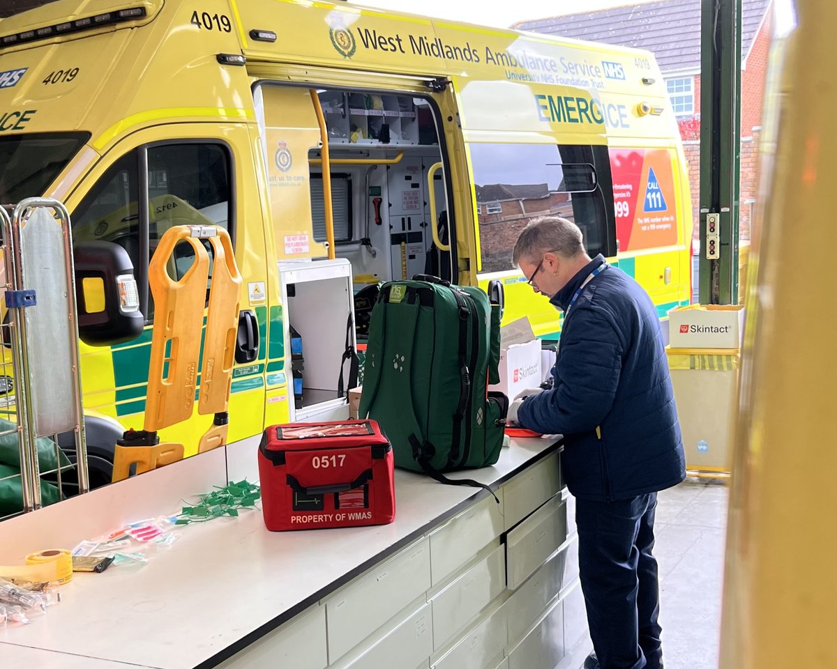 OFFICIALWMAS's tweet photo. We know how vital our VPOs are to #TeamWMAS and now is your chance to join the crew in Hereford!

Main duties include:
💚 restocking all emergency vehicles
💚 ensuring they're roadworthy
💚 providing a deep clean

Applications close 2nd June➡️ https://t.co/YkcuarUIOZ https://t.co/7DZgZZRYT2