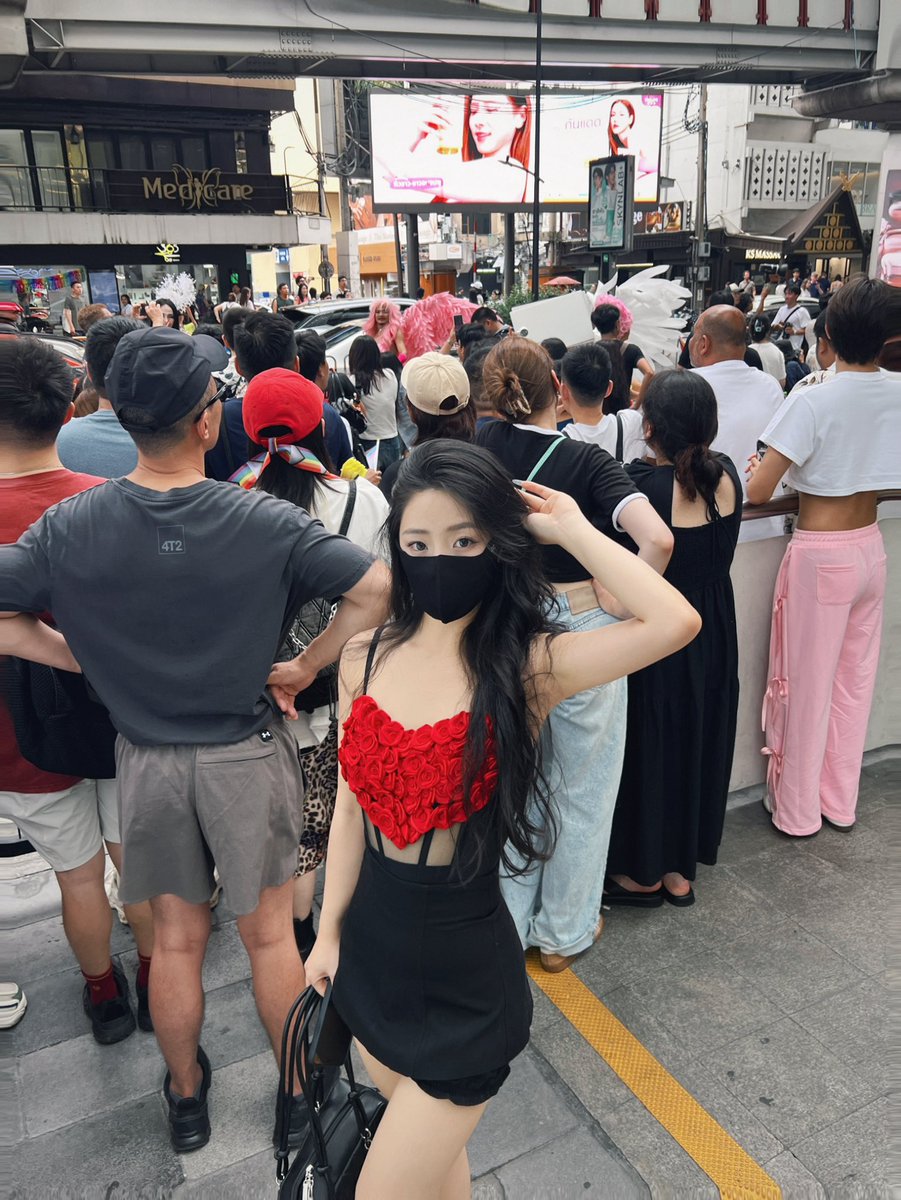 福利姬維他命B分享的黄推图片2 - 网红私拍内容