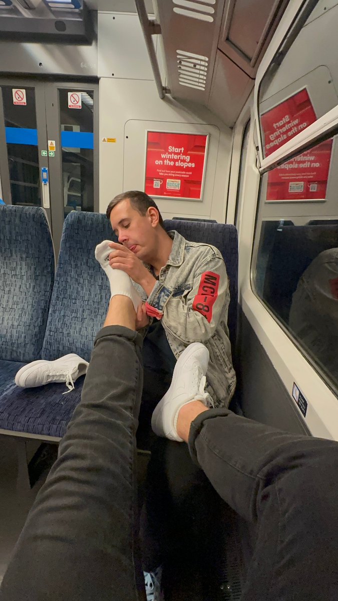 Oye, esclavo pasivo gay,
Junio acaba de empezar, es el momento perfecto para servirme. Nuevo día, nueva oportunidad para demostrar que eres un digno cerdito pagador.
Arrástrate hacia mí, admírame y entrégame tu dinero. 
Dale like a este post, cajero humano.