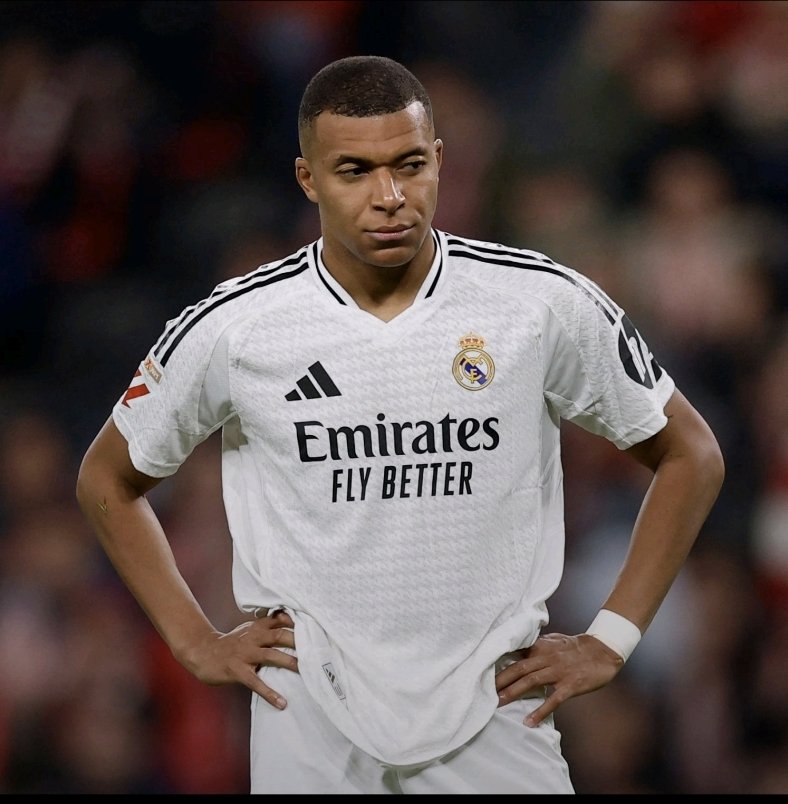 “ASHOUKA“!! (Bien fait ! 😝) est le mot le plus employé au #Cameroun quand on évoque #KylianMbappe depuis Le Sacre du #PSG à la #ChampionsLeague hier.
On se demande bien pourquoi.. 🤔😅