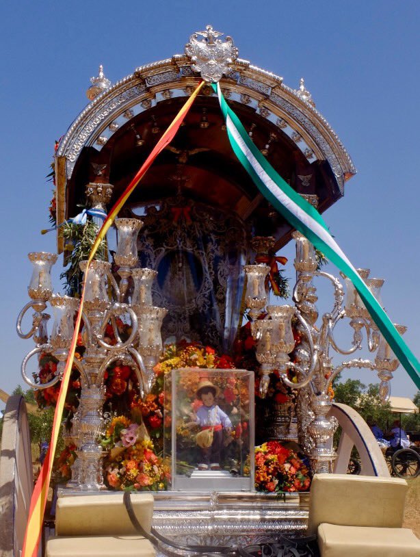 🔵 La Hermandad del Rocío de Osuna continúa su peregrinar hasta la aldea almonteña
📸 Rodrigo Sánchez 
#ElRocío25 #RomeríadelRocío