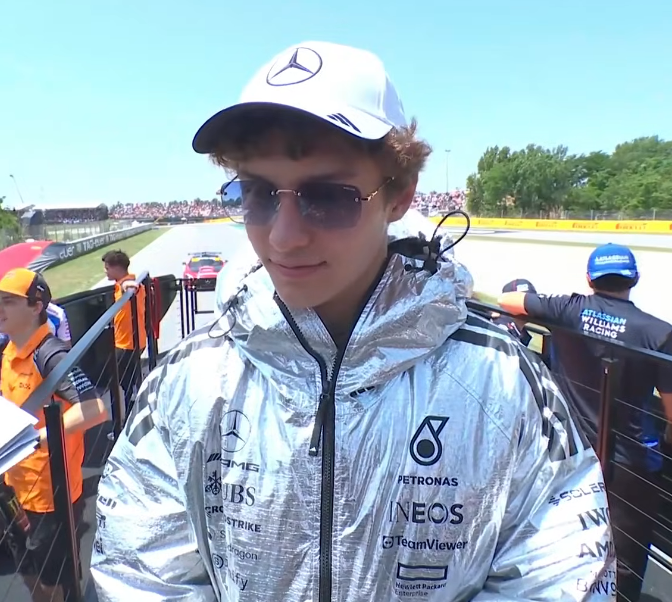 leclercsletters's tweet photo. i always crack up seeing kimi and george with this jacket https://t.co/P9qek00Qg5