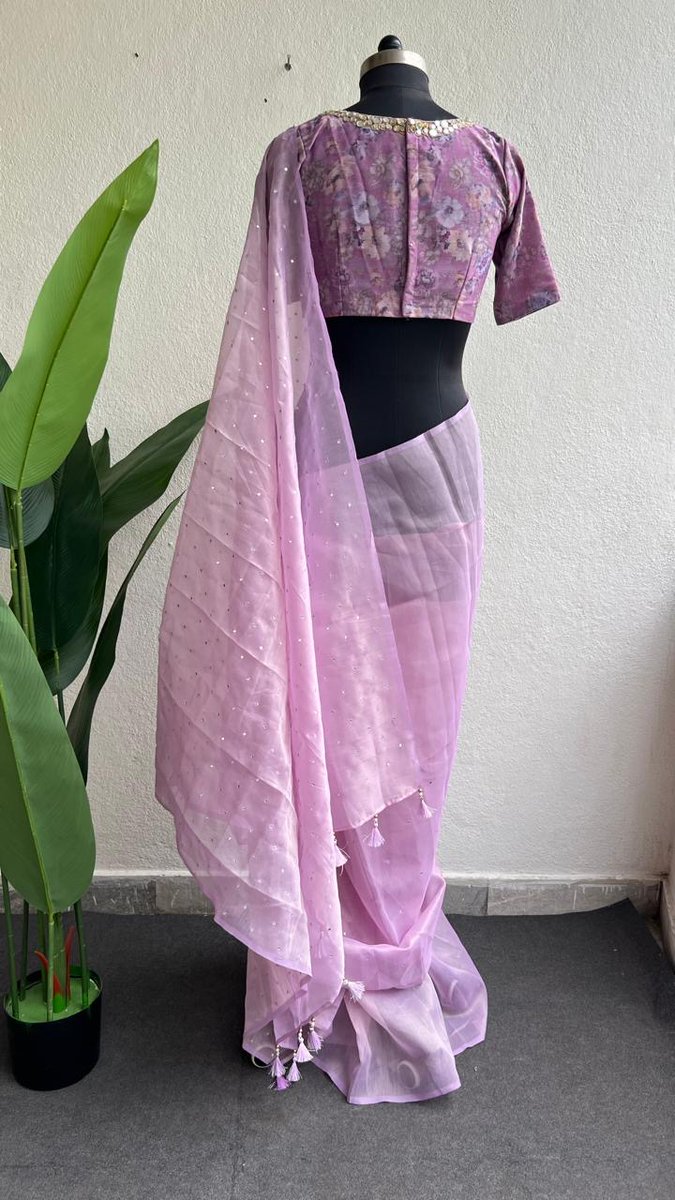Threadsshobi's tweet image. SHOP : threadslabel.com 
WhatsApp: +91 9380266067 
Etsy : threadslabel.etsy.com 
iOS/Android App : Threadslabel 
Store : Threadslabel, 1st floor, yemalur, Bangalore-560037  
#saree #blouse #designersarees #fashion #ethnicwear #womensclothing #onlineshopping