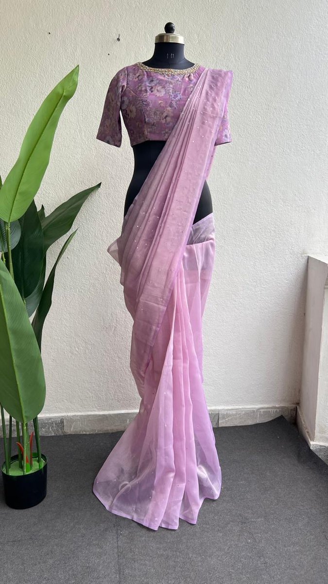 Threadsshobi's tweet image. SHOP : threadslabel.com 
WhatsApp: +91 9380266067 
Etsy : threadslabel.etsy.com 
iOS/Android App : Threadslabel 
Store : Threadslabel, 1st floor, yemalur, Bangalore-560037  
#saree #blouse #designersarees #fashion #ethnicwear #womensclothing #onlineshopping