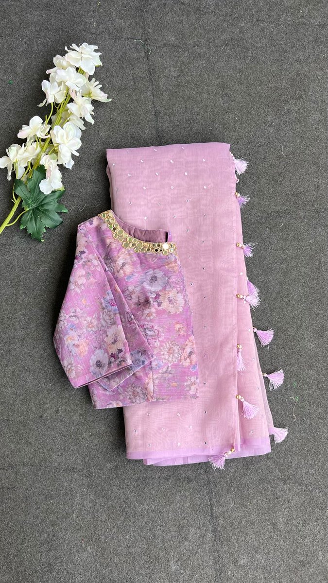 SHOP : threadslabel.com 
WhatsApp: +91 9380266067 
Etsy : threadslabel.etsy.com 
iOS/Android App : Threadslabel 
Store : Threadslabel, 1st floor, yemalur, Bangalore-560037  
#saree #blouse #designersarees #fashion #ethnicwear #womensclothing #onlineshopping
