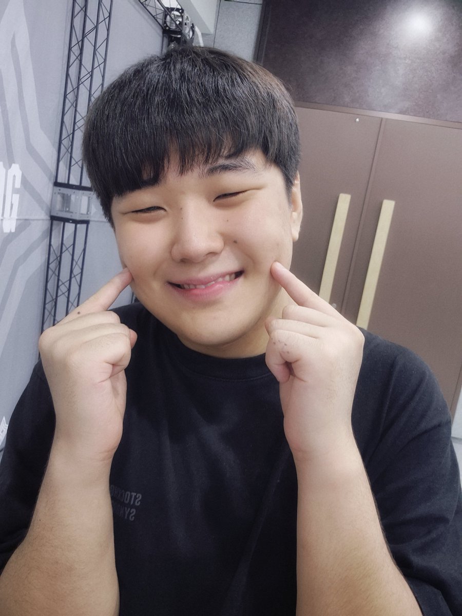 VEC 힐러 셀카 찵여왔습니다 📸

묵묵하게 팀원 지키며 힐하느라 고생한 우리 힐러 WoochaN, Search 🫶

다들 응원해 주셔서 감사합니다!

#VECWIN #PLAY200