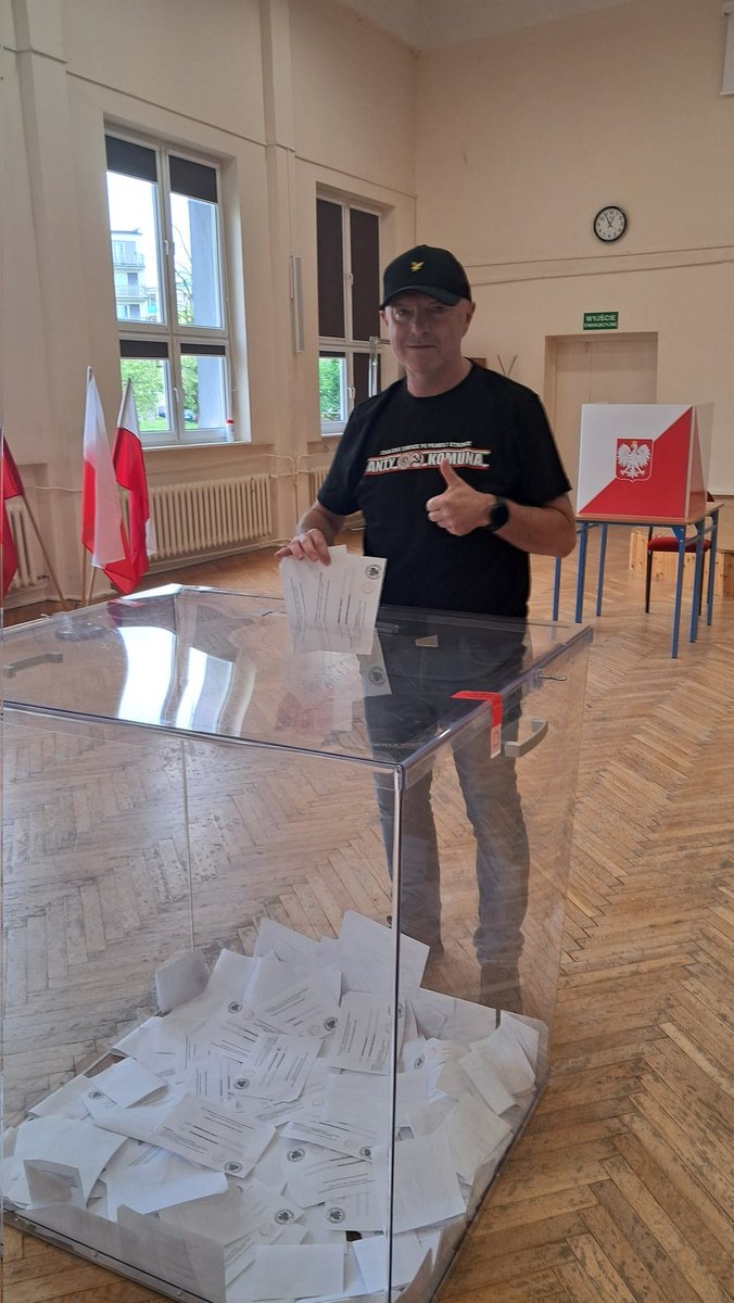 Sawek77322074's tweet photo. BYLE NIE #CZERWONE KORALE!!! https://t.co/3raJoPxhJh