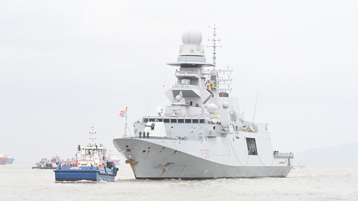 thewittynoise's tweet photo. #NavalWatch: Two frontline EU warships—ESPS Reina Sofia (Spanish Navy) and ITS Antonio Marceglia (Italian Navy), operating under EUNAVFOR’s Operation Atalanta and led by RAdm Davide da Pozzo—arrived in Mumbai for a port visit from 26 May-01 June
The visit includes cross-deck interactions, professional exchanges, and cultural engagements with the Indian Navy. The deployment will conclude with a joint maritime exercise at sea, featuring Indian naval ships and aircraft operating alongside their European counterparts. @IN_WNC