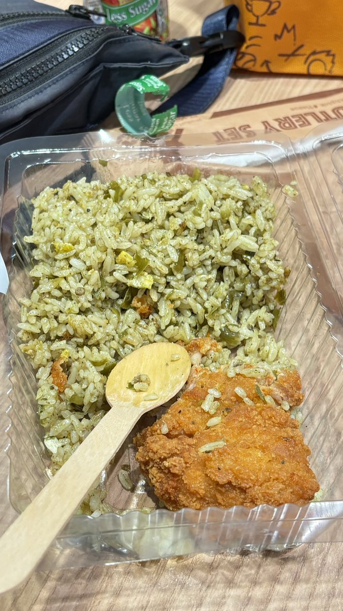 Nasi goreng cabe ijo nya AEON emang seenak itu. Harga cm 10.000/100gr. Td makan kena 24rb udh kenyang banget. 

Say goodbye to Nasgor Sapi/Bebek/Teri cabe ijo Solaria 🙏.