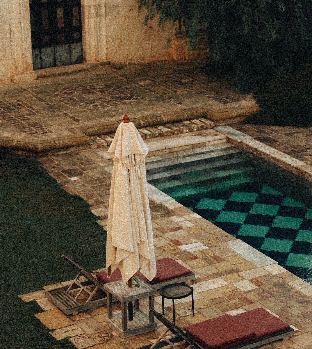 luusssso's tweet photo. This rustic pool in Puglia, Italy is the idea summer set up https://t.co/WWyttRdqbK