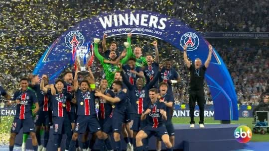 Evaristo de Macedo (@evaristo_macedo) on Twitter photo Quando a emoção de uma só pessoa toca o mundo do futebol! Parabéns, <a href="/PSGbrasil/">Paris Saint-Germain</a>! Parabéns, Luis Enrique! Quando a emoção de uma só pessoa toca o mundo do futebol! Parabéns, <a href="/PSGbrasil/">Paris Saint-Germain</a>! Parabéns, Luis Enrique!