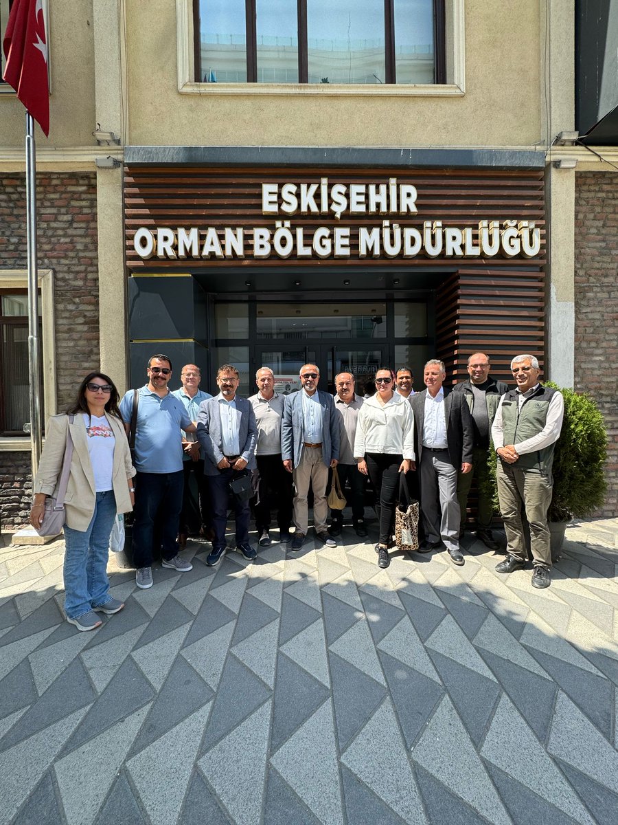 BursatarM's tweet image. MYK üyelerimiz Mehmet Kaya ve Bahadır Tamer ile birlikte örgütlenme çalışmaları kapsamında Eskişehir’de işyeri ziyaretleri gerçekleştirdik. TİS talepleri ve sürece ilişkin değerlendirmeler yapılarak, kamu emekçilerinin görüş ve önerileri dinlendi. Yaşasın örgütlü mücadelemiz✊️
