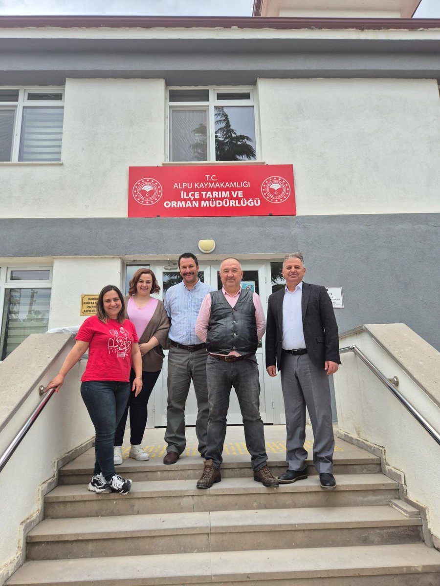 BursatarM's tweet image. MYK üyelerimiz Mehmet Kaya ve Bahadır Tamer ile birlikte örgütlenme çalışmaları kapsamında Eskişehir’de işyeri ziyaretleri gerçekleştirdik. TİS talepleri ve sürece ilişkin değerlendirmeler yapılarak, kamu emekçilerinin görüş ve önerileri dinlendi. Yaşasın örgütlü mücadelemiz✊️