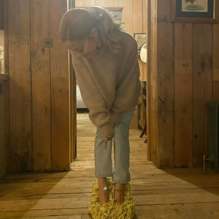 💌 :: " how does people who meet ariana manages to stay calm cuz id start bawling my eyes out n then she will call the nearest mental asylum on me "