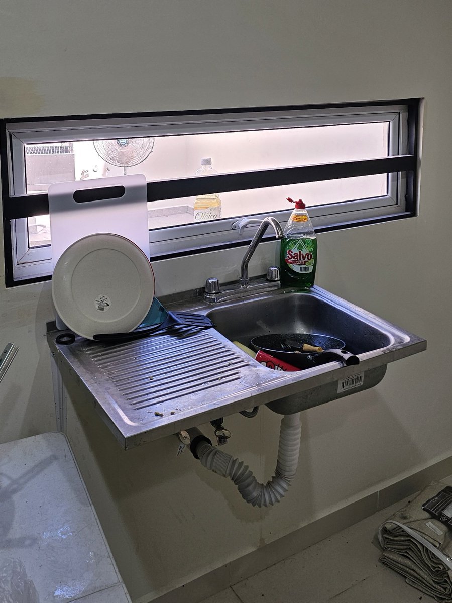 xhamrx's tweet photo. Dicen que primero lo que se puede y luego lo que se quiere. Poco a poco va subiendo de nivel la cocina 😃 https://t.co/MXoOANyyBU