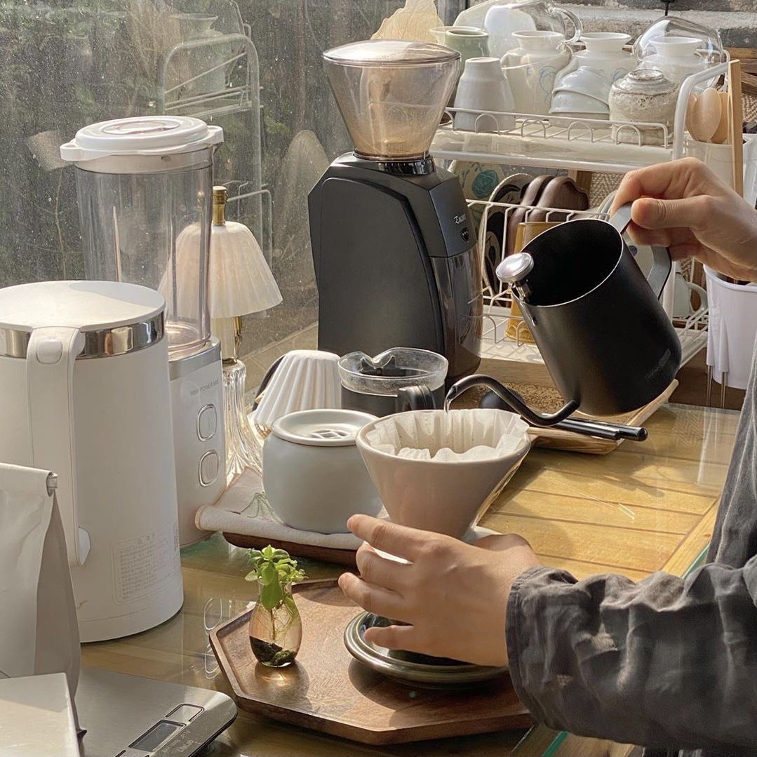 newcomers are often puzzled by the regulars’ quiet advice about kashiko’s coffee. “don’t expect the same taste twice, and yet there’s no hint of complaint. today's coffee’s aroma hints at gentle citrus and soft florals... a lingering, curious warmth. what's in the barista's mind?