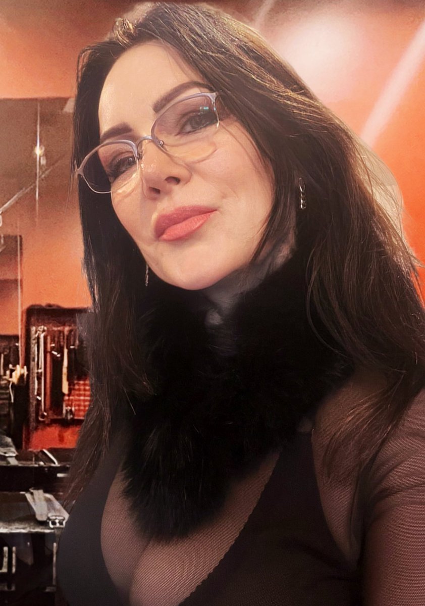 I’m Alex Vicia 🌙✨️ 
I like astronomy, space, nature, and music ✨️ 
Thanks for the likes Please follow me👾