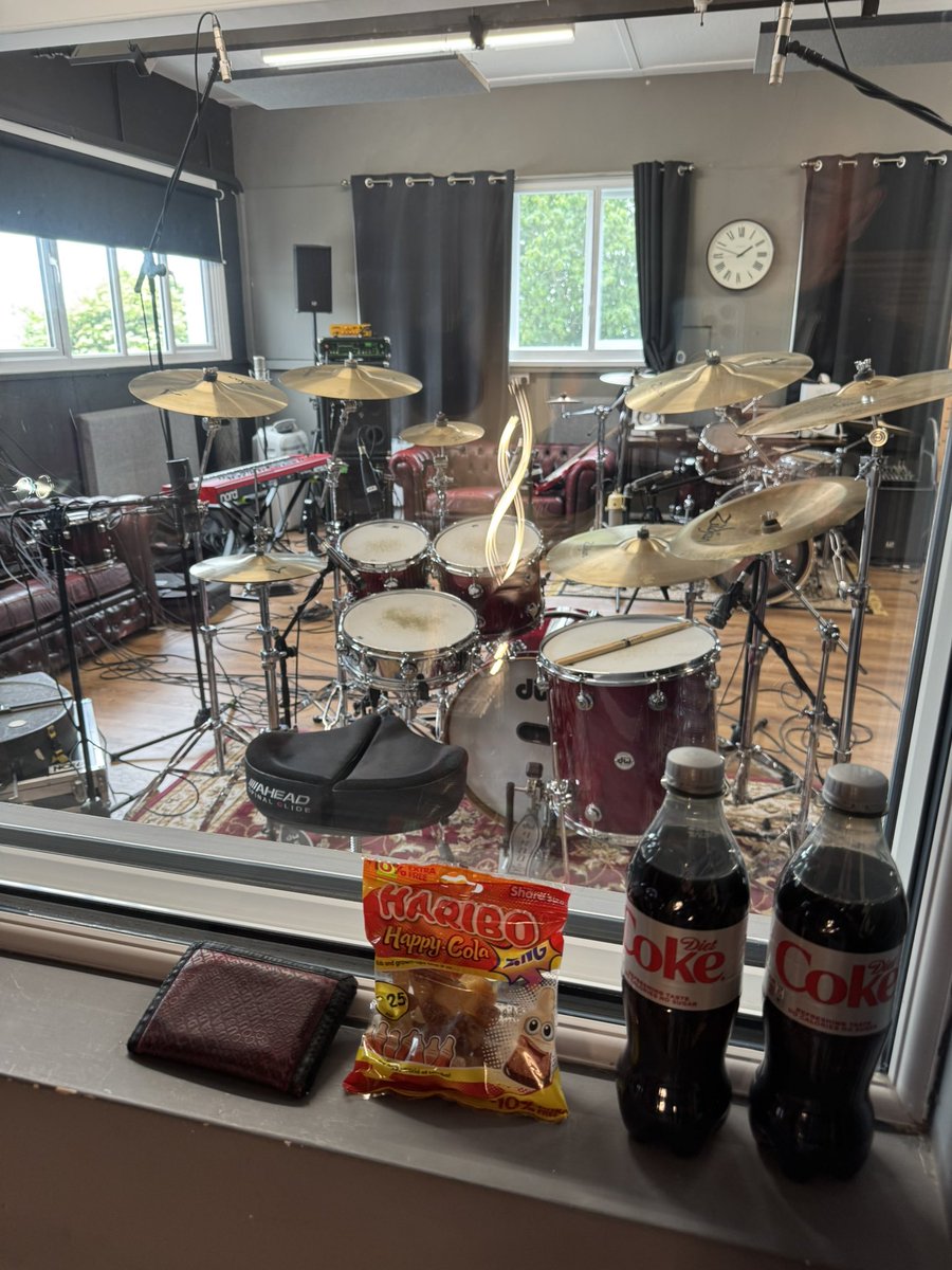Set Up!

The drums are set up and we got a pack of those dodgy Haribo sweets!

Drum recording day ahead and they sound great!

Lots of content being photographed and recorded today!

#recordingsession 
#recordingstudio 
#recording