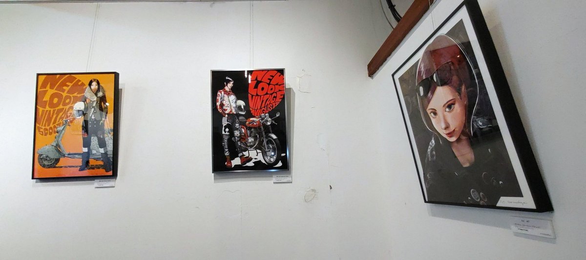 miyappp(宮益道玄) (@miyappp1) on Twitter photo 店内を囲む様に展示されているマチパー先生 <a href="/machipar/">マチパー@5/28~6/23個展at United Cafe</a> の素敵な作品を見つつも気になるアクスタが
もちろんポストカードとセットで購入しました 店内を囲む様に展示されているマチパー先生 <a href="/machipar/">マチパー@5/28~6/23個展at United Cafe</a> の素敵な作品を見つつも気になるアクスタが
もちろんポストカードとセットで購入しました