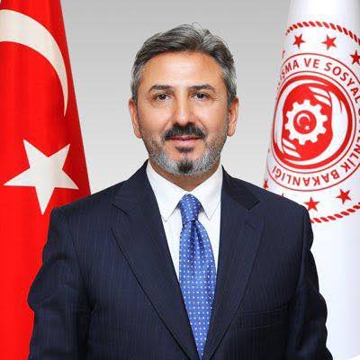 Bakan yardımcısı Aydın: Terörsüz Türkiye Yolunda Sivil Anayasa Şart

Çalışma ve Sosyal Güvenlik Bakan Yardımcısı Ahmet Aydın, Türkiye’nin terörsüz bir geleceğe doğru önemli bir eşikten geçtiğini vurgulayarak, bu sürecin kalıcı barış ve toplumsal huzurla sonuçlanabilmesi için yeni