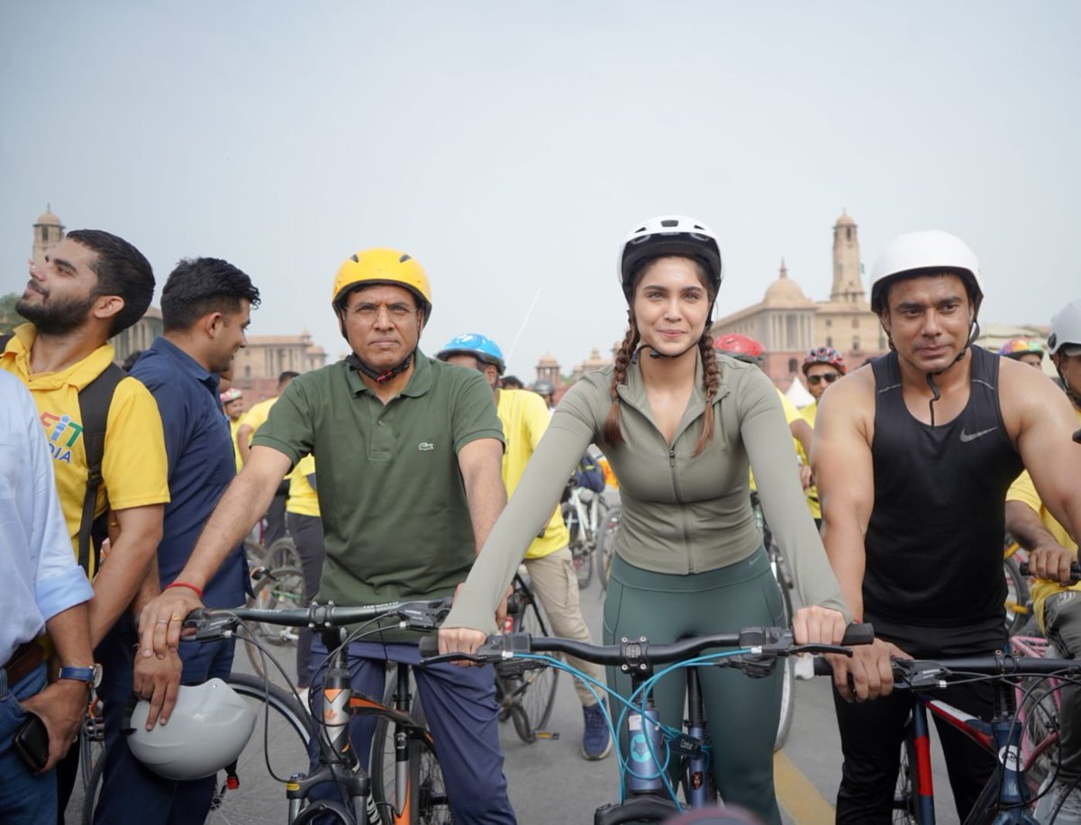 The 25th edition of #FITIndia #SundaysOnCycle🚴🏻‍♂️ was truly special, coinciding with the lead-up to #WorldBicycleDay. Hon’ble MYAS Dr. Mansukh Mandaviya graced the occasion as chief guest, making it even more meaningful as the day also marked his birthday.

From #LondonOlympics