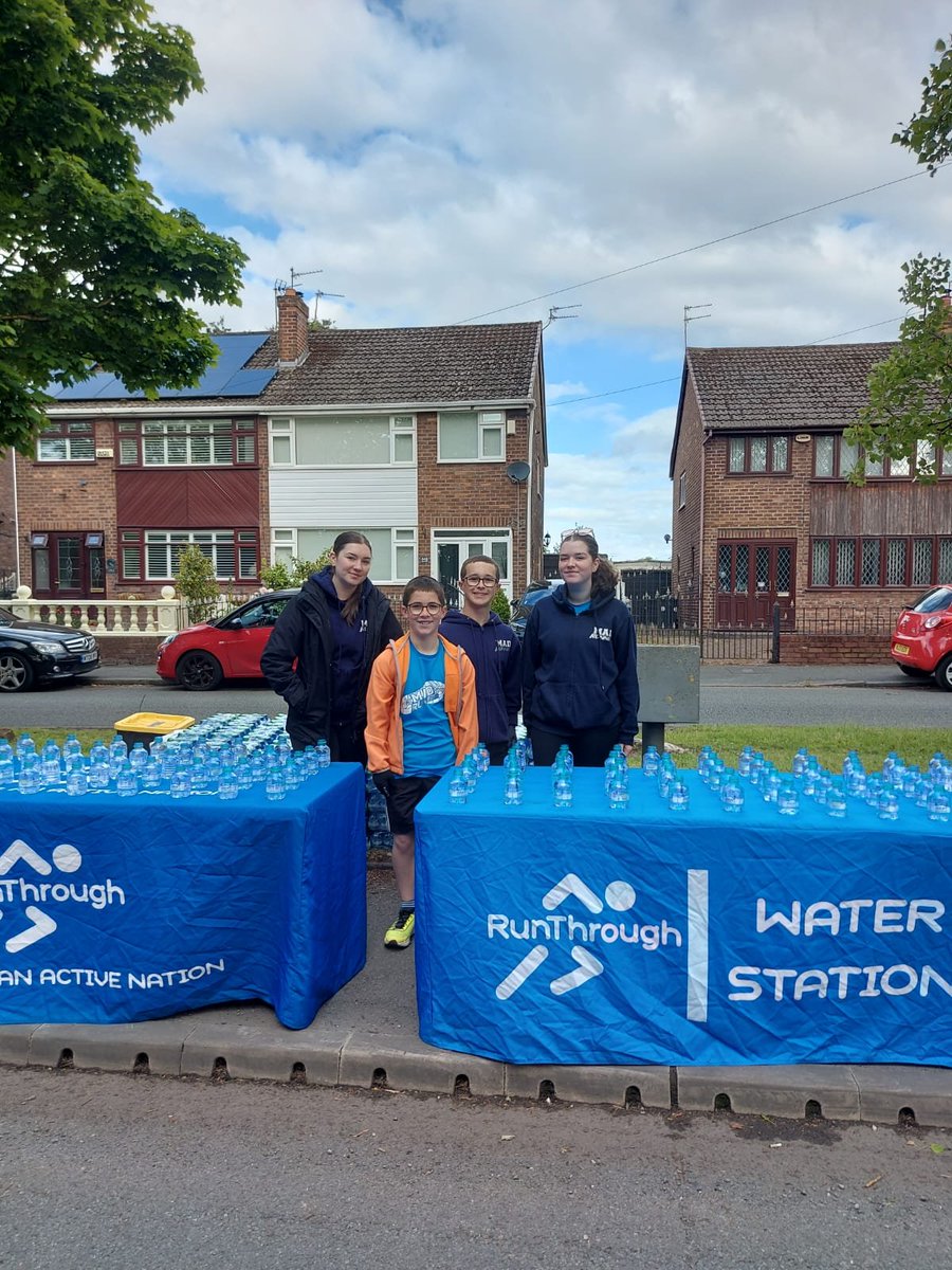 Madrunners1's tweet photo. MadRunners have had a busy but enjoyable morning at the @RunThroughUK Jubilee 10K and Half Marathon water stations 💦 Well done to all the amazing runners! Shout out to MadRunners  Kieron &amp; Pam running the Half, and Joanne, Suzy, Shaun &amp; Abbie in the 10k! #teammadrunners https://t.co/DYvrwjcPJG