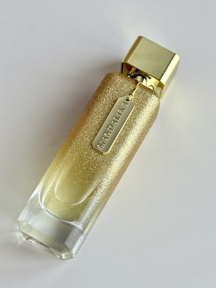 kemarin kirim barang preloved aku spray parfum mandalika sedikit di bajunya, ternyata pas sampai MASIH WANGI BANGET...

gw akuin ini mandalika parfumnya wangi DAR DER DOR awet &amp; SPL-nya juga juara sih 

salah satunya yang gorgeous tuberose sumpah definisi wangi cewe cantik 😭🫶🏻