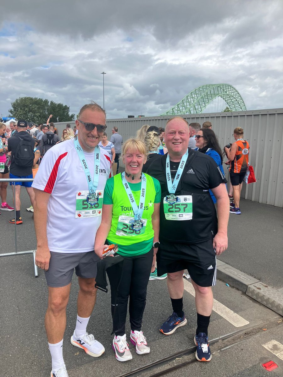 BriShaw81's tweet image. Jubilee Bridge 10k today with @RunThroughUK 🏃‍♂️🏁🏅

Another great event, made up with 48:04, first sub50 in 3yrs and fastest since Aug 2021

Great running by Paul &amp;amp; Michelle too!!

Next up parkrun attempt then training for @ManchesterHalf in Oct 😎

#MojoBack 😃