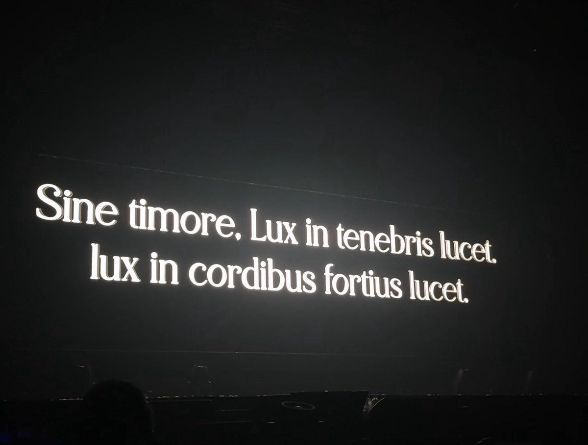 250601 CONCERT
THE MAP : STRANGER’S PATH

두려움 없이 살아라. 
어둠 속에서도 빛은 빛난다. 
그 빛은 사람들의 마음속에서 더욱 강하게 빛난다.