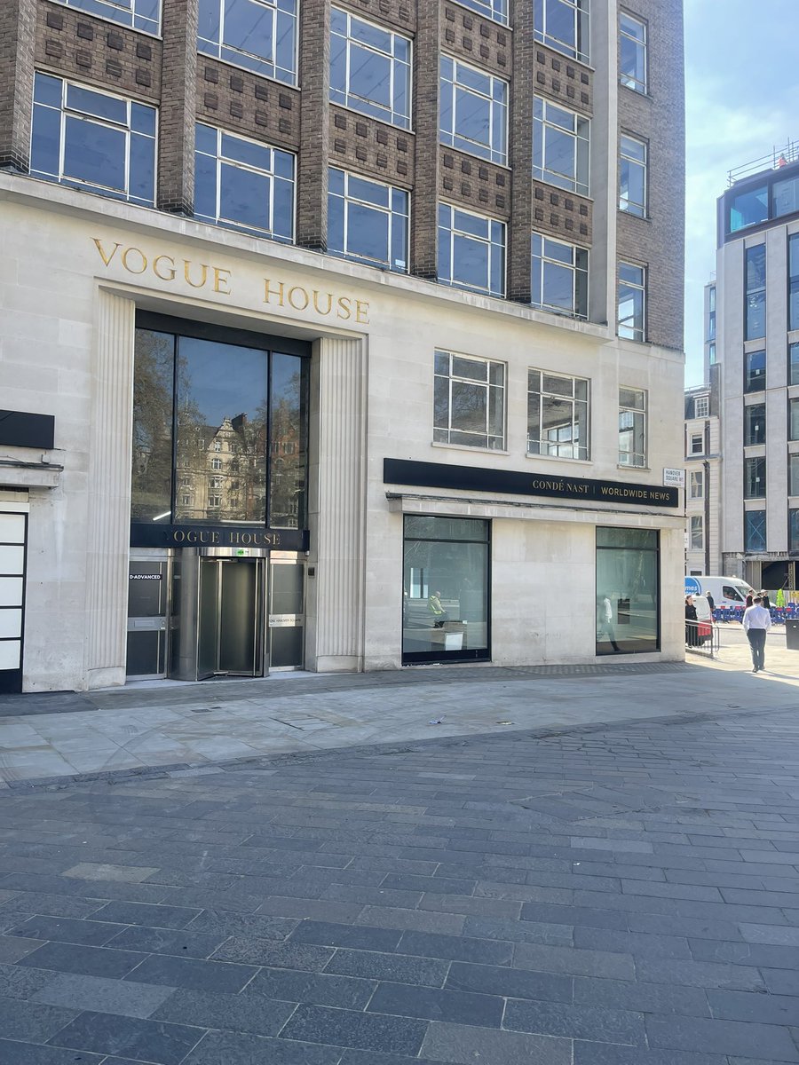 PoopsnoopEditor's tweet image. Vogue House is the saddest building in London poopsnoop.com/Snoop/vogue-ho… @vieuxlamode #hanoversquare #voguehouse