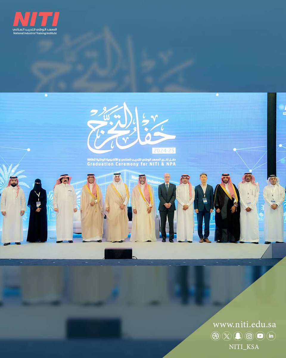niti_ksa's tweet photo. سمو محافظ الأحساء يرعى حفل تخريج أكثر من 1400 متدرب ومتدربة في مجالي الصناعة والطاقة

#niti 
#نحن_فخر_الصناعة_والطاقة https://t.co/9lQekiGEMY