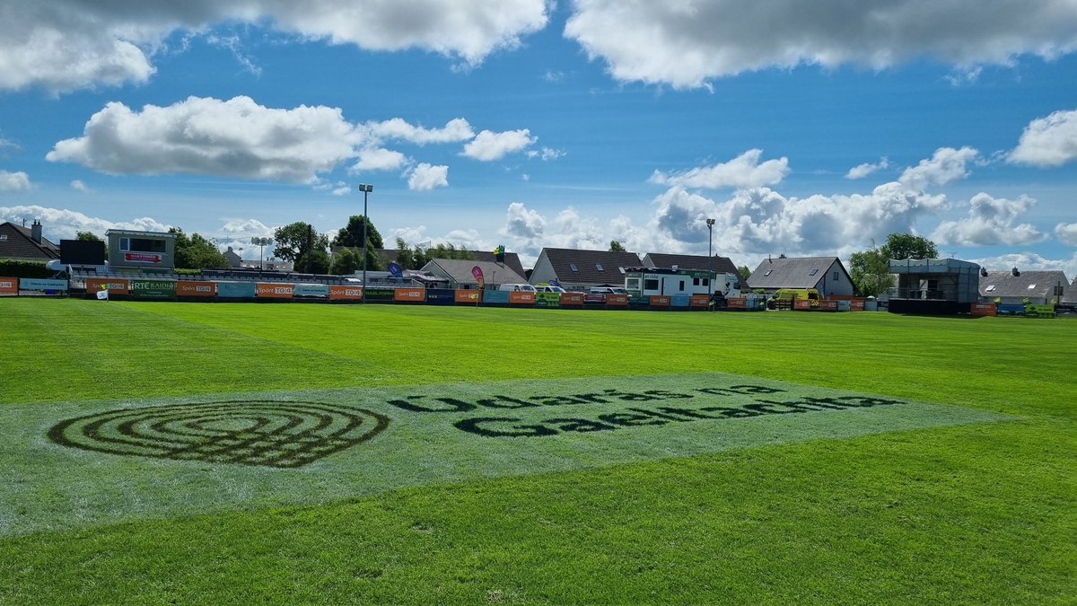 RnaG Spórt (@sportrnag) on Twitter photo Obair mhór déanta ar Pháirc Ráth Chairn ar maidin 🎨🖌
<a href="/CPnaGaeltachta/">Comórtas Peile na Gaeltachta</a> #CPnaG25
Tá muid ag craoladh ó Pháirc Áth Buí
<a href="/CLGNaomhColumba/">CLG Naomh Columba</a> v <a href="/clann_na/">Clann na nGael Meath</a>
🎙@RNAF36 Obair mhór déanta ar Pháirc Ráth Chairn ar maidin 🎨🖌
<a href="/CPnaGaeltachta/">Comórtas Peile na Gaeltachta</a> #CPnaG25
Tá muid ag craoladh ó Pháirc Áth Buí
<a href="/CLGNaomhColumba/">CLG Naomh Columba</a> v <a href="/clann_na/">Clann na nGael Meath</a>
🎙@RNAF36