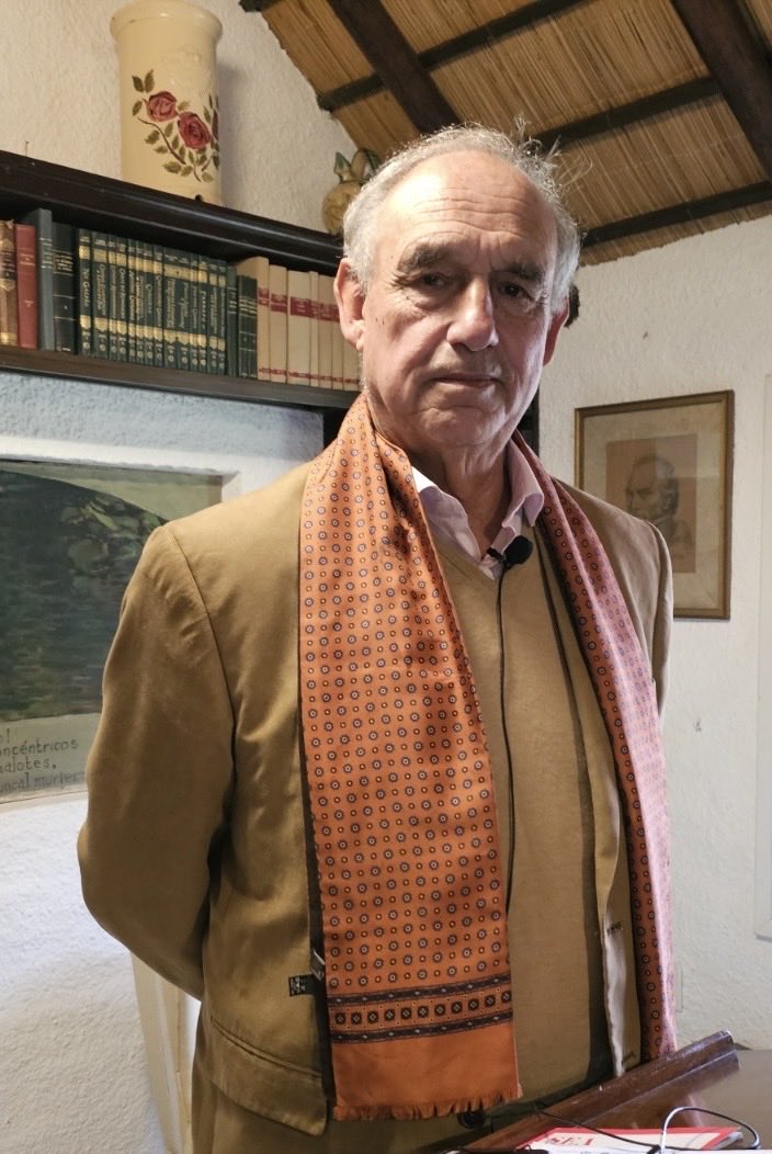 Este año la vida me regala una doble celebración: hoy cumplo 75 años de vida y 55 años ejerciendo el periodismo, una vocación que ha sido mi brújula, mi pasión y mi forma de entender el mundo.
Miro hacia atrás y no puedo más que sentir gratitud. 
Gracias por el afecto y por estar