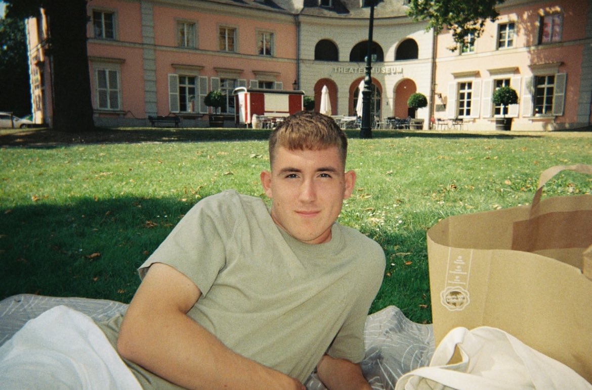 Das Letzte, was du siehst, bevor der größte Köter seit Benito Raman sein Rückgrat für Geld abgibt