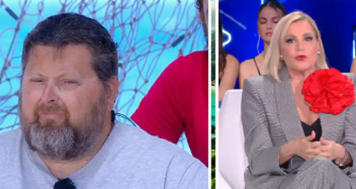 "Una bambina adottata da single, il regalo più bello della mia vita": Simona Ventura contro le idee di Mario Adinolfi sulla famiglia ift.tt/3sLNxH4