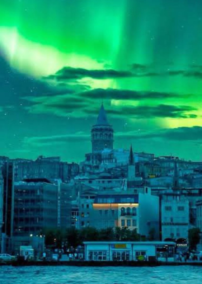 Güneş’te meydana gelen 8.2 büyüklüğündeki jeomanyetik fırtına, Dünya’ya ulaştı.

Bu gece İstanbul’da kuzey ışıkları görülebilir. (Hava Forum)