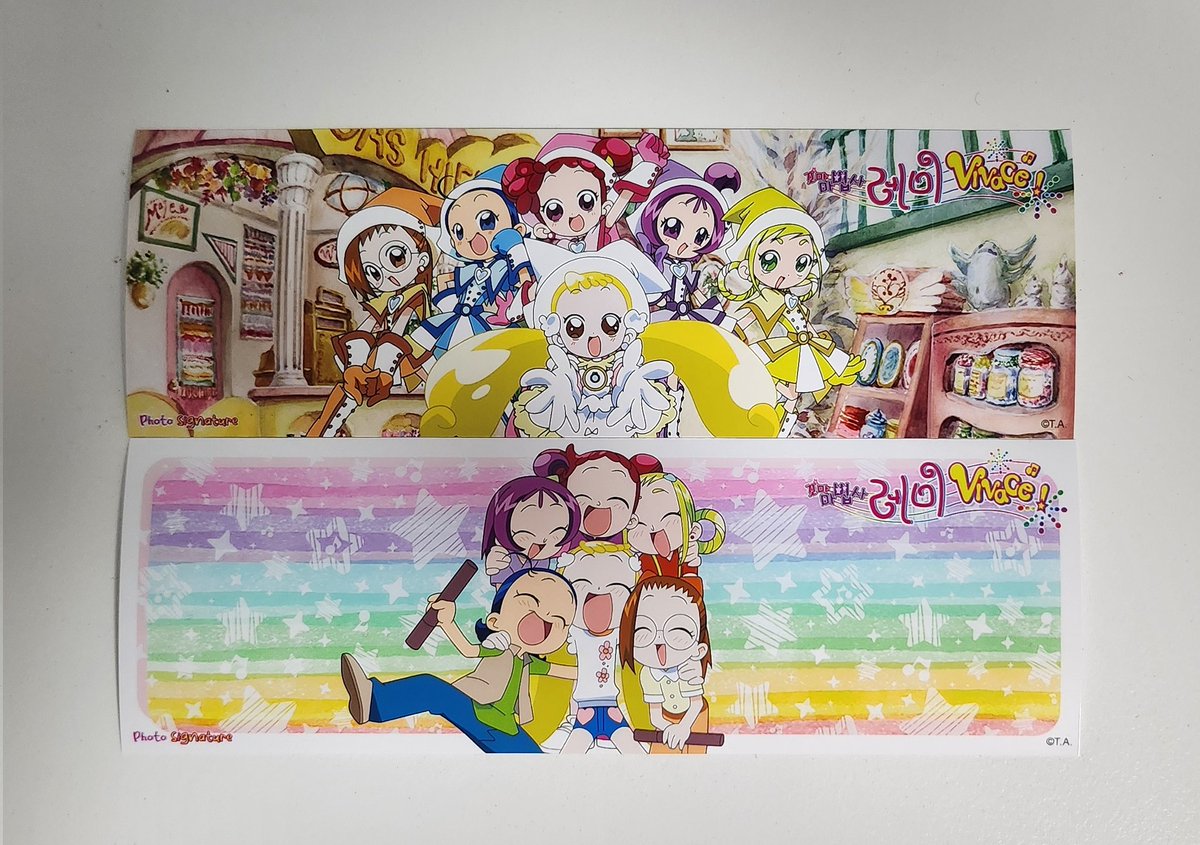 전에 이야기한 적이 있던
포토시그니처 x 꼬마마법사 레미
콜라보 프레임으로 사진 찍고 왔다!
1장 + 포토카드 조합을 고르면 내 사진과 포토카드를 두 장 준다... (> <) (각각 두 장씩 주던데요...?)